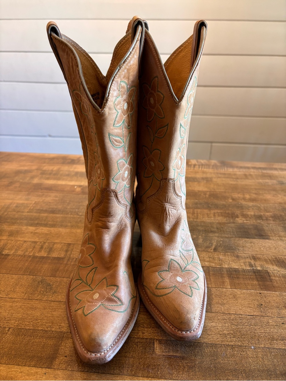 Justin Boots Tan Floral Embroidered Western cowgirl Boots - Picture 4 of 5